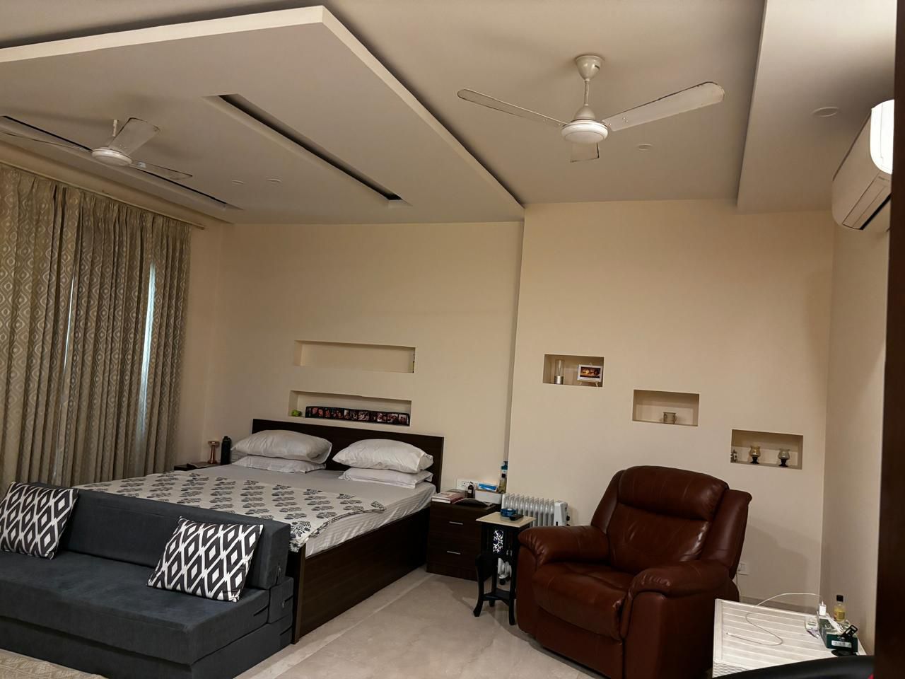 3bhk flat in khirki extension malviya nagar rent-45000
contact number 9911108491